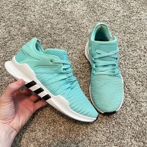 turquoise adidas shoes A nueve globo 